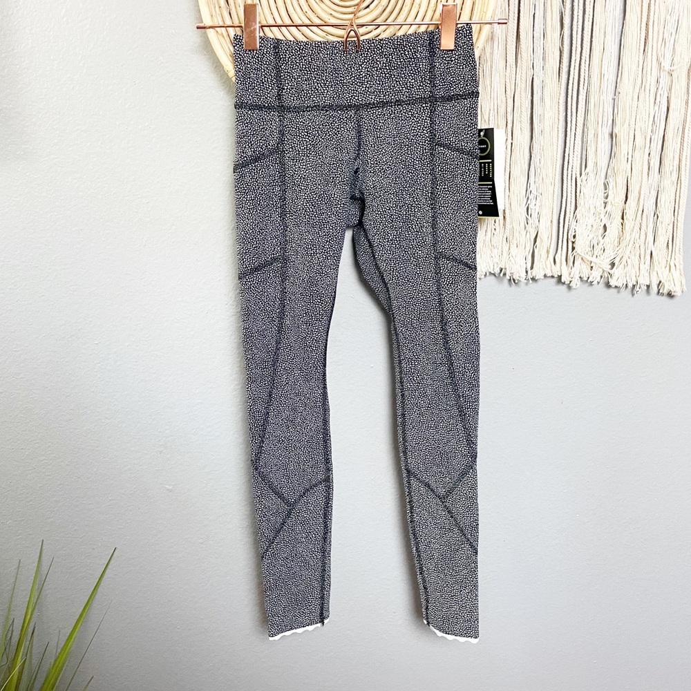 LULULEMON NWT 2 XS Tight Stuff Leggings Pants Fitness Gym workout yoga Pilates - Picture 4 of 12